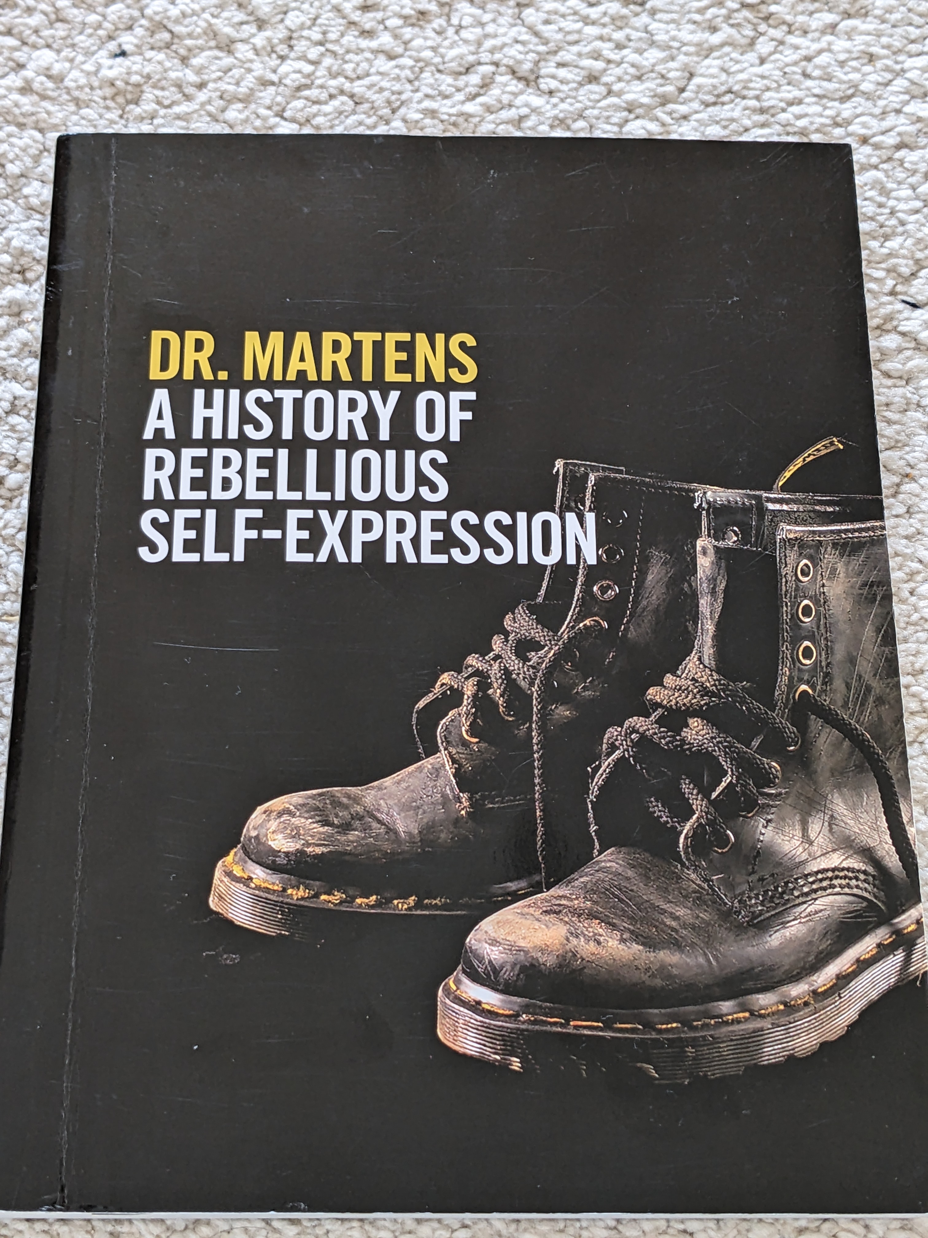 Martin Roach: Dr. Martens (Paperback, 2015, AirWair)